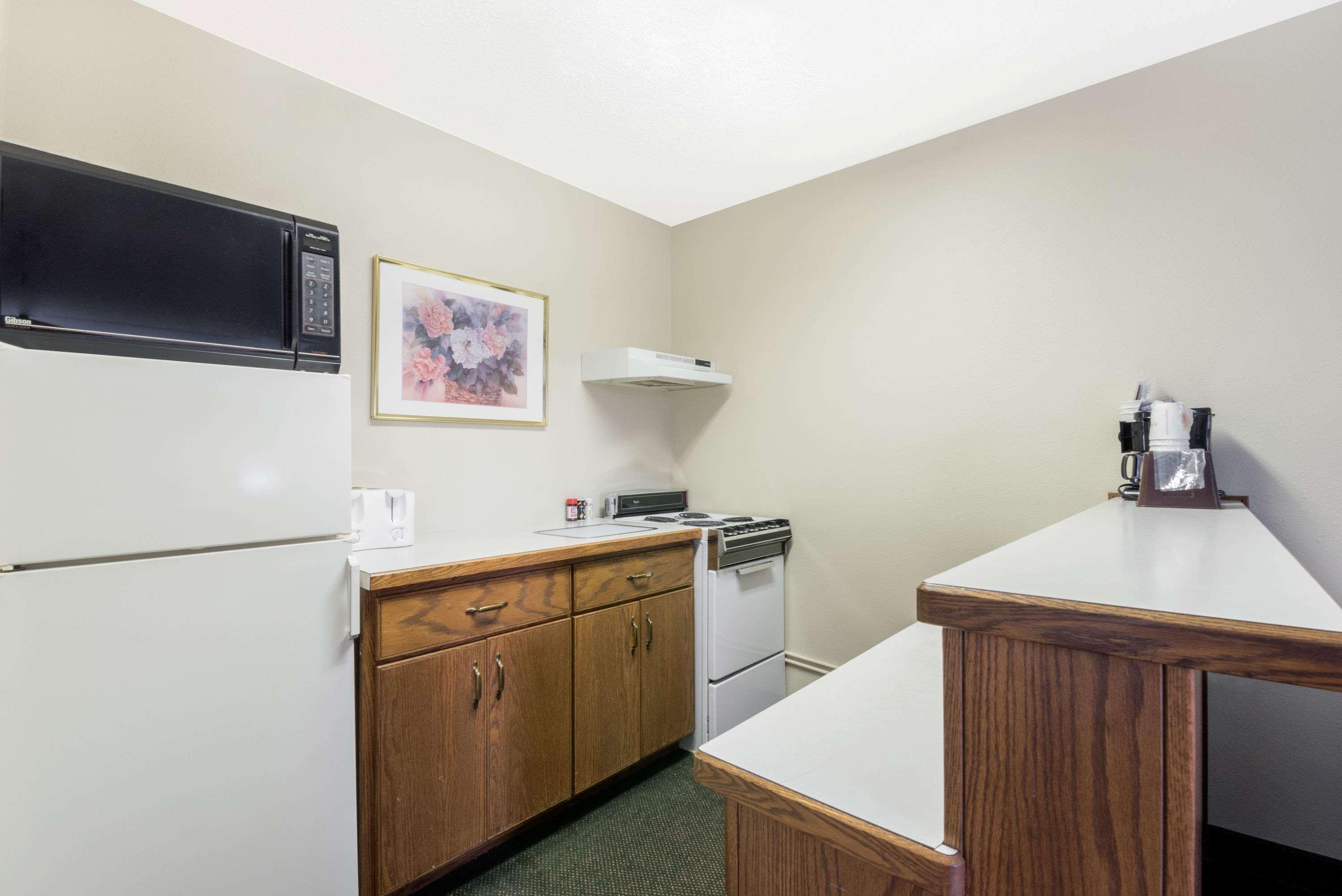 Hotel Super 8 By Wyndham Perham Esterno foto