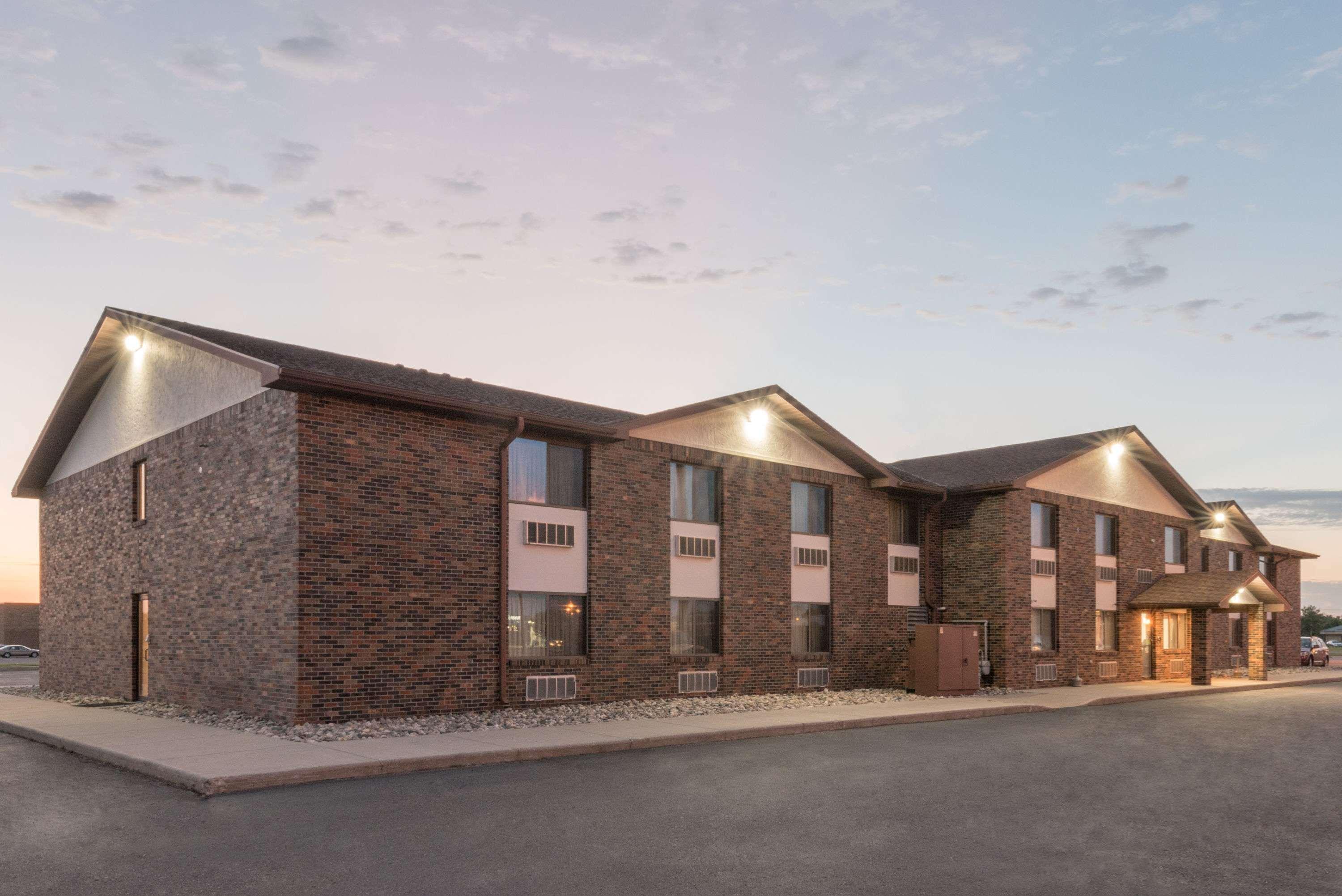 Hotel Super 8 By Wyndham Perham Esterno foto