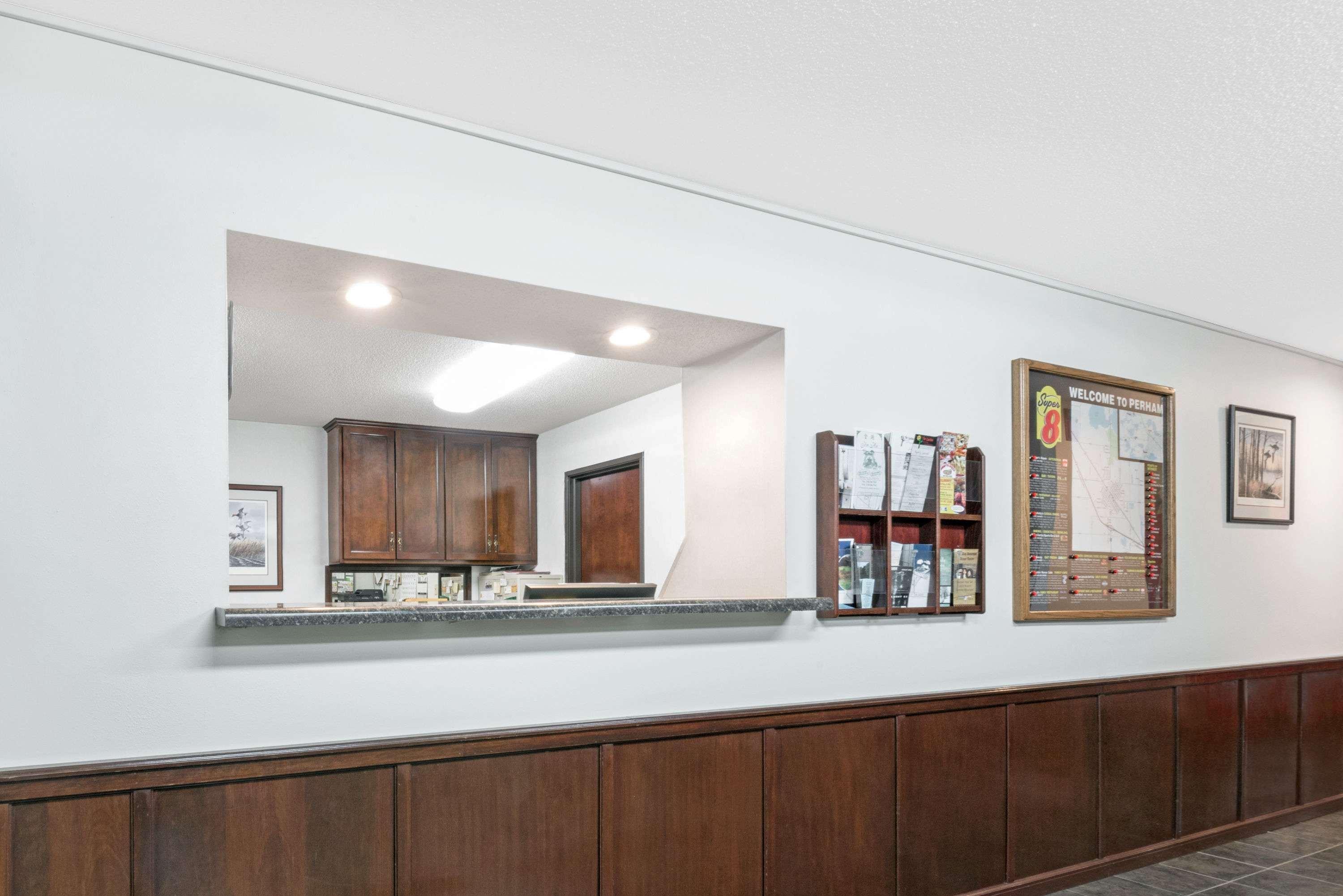 Hotel Super 8 By Wyndham Perham Esterno foto