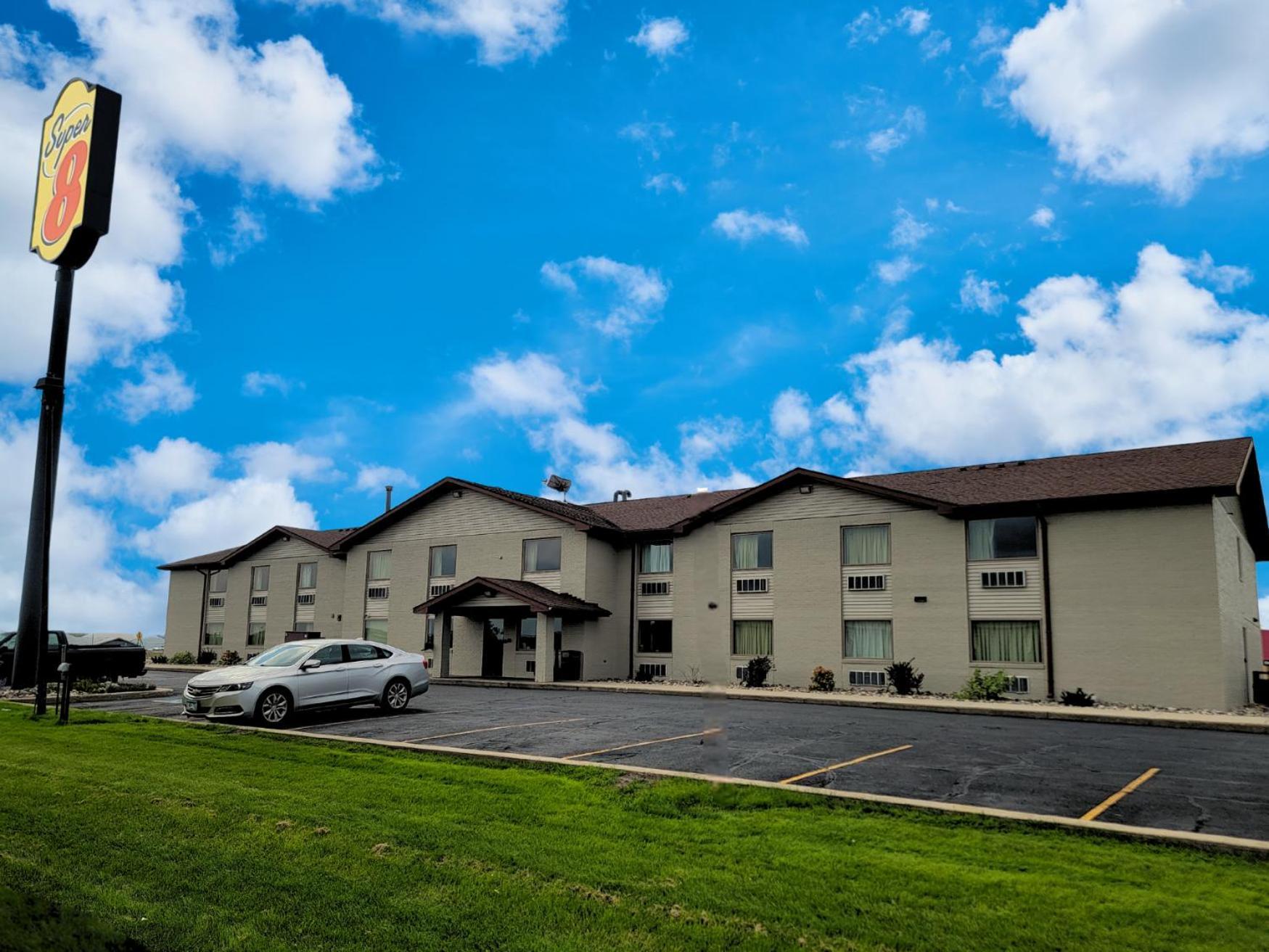 Hotel Super 8 By Wyndham Perham Esterno foto
